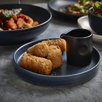 Antigo Denim Terra Stoneware presentation plate with food