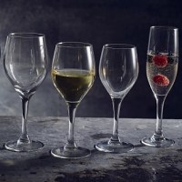 Vicrila Vintage Wine Glasses with wine