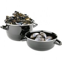 Mussel Pot & Lid in Black with mussels